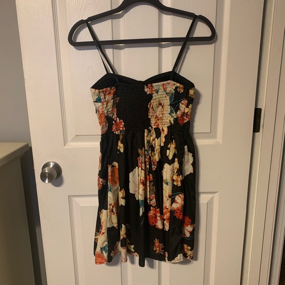 Small floral dress - Picture 2 of 3